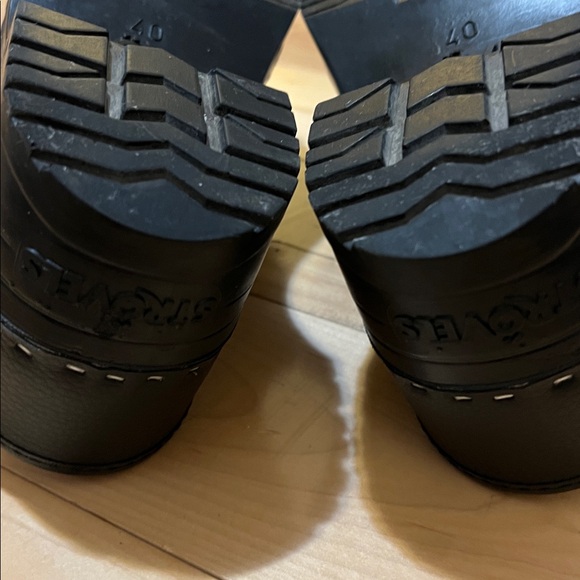 Strovels 304 Black Leather Clogs - Picture 5 of 16